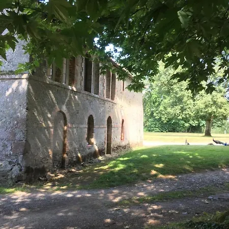 Couette-café Et à La Bernardiere Sevremoine